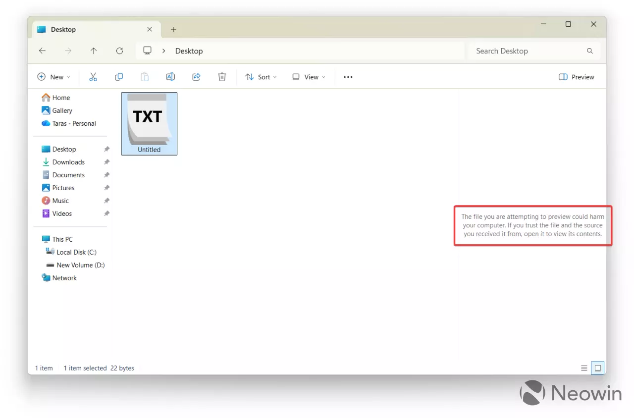 Antarmuka File Explorer Windows 11 dengan pesan peringatan keamanan untuk file internet