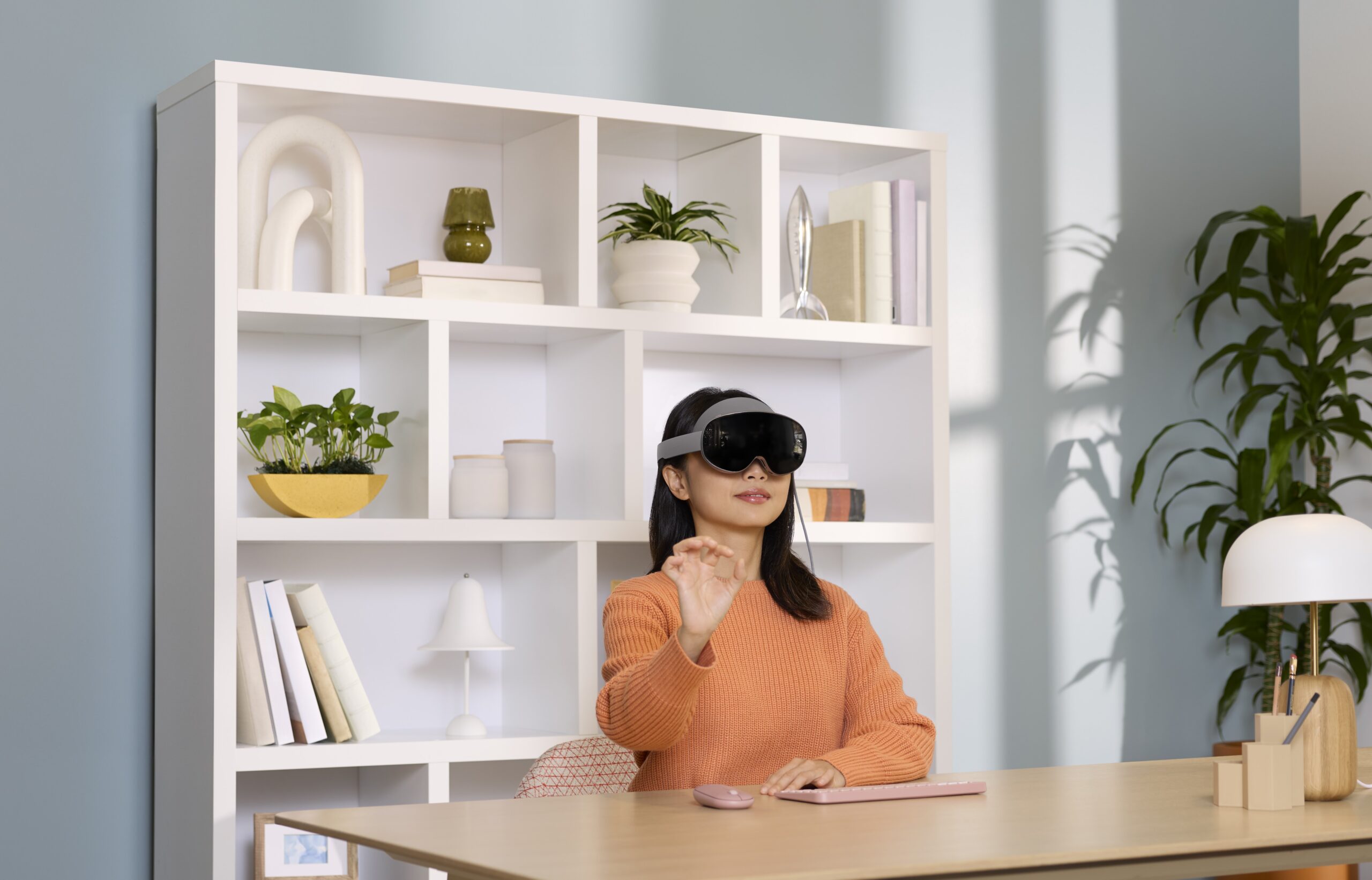 Samsung Galaxy XR vs Apple Vision Pro: Duel Raksasa di Era Komputasi Imersif 2 Pengalaman pengguna Samsung Galaxy XR dengan gesture tangan