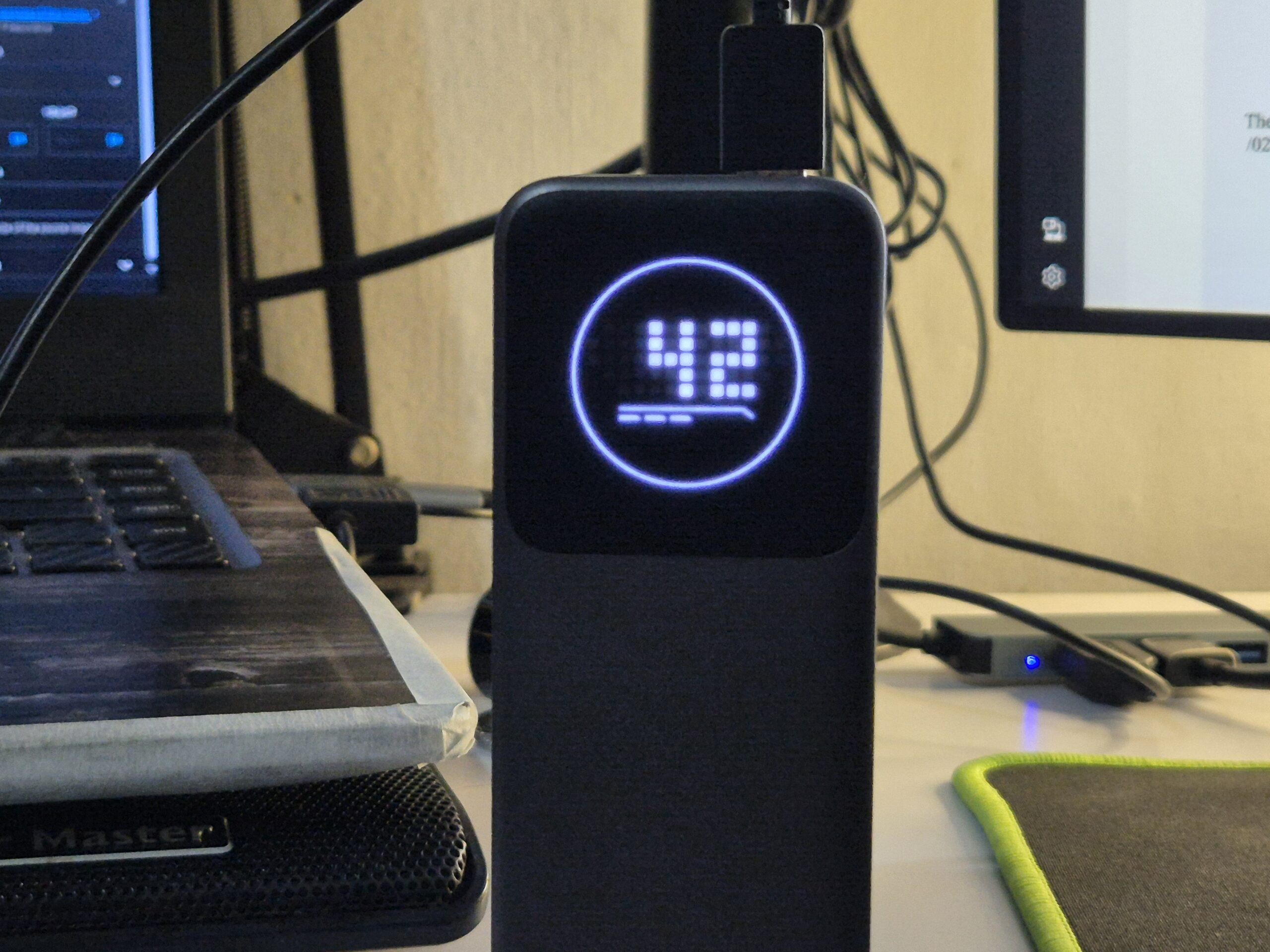 Pengujian kecepatan isi ulang Power bank UGREEN Nexode 12000mAh menggunakan charger cepat