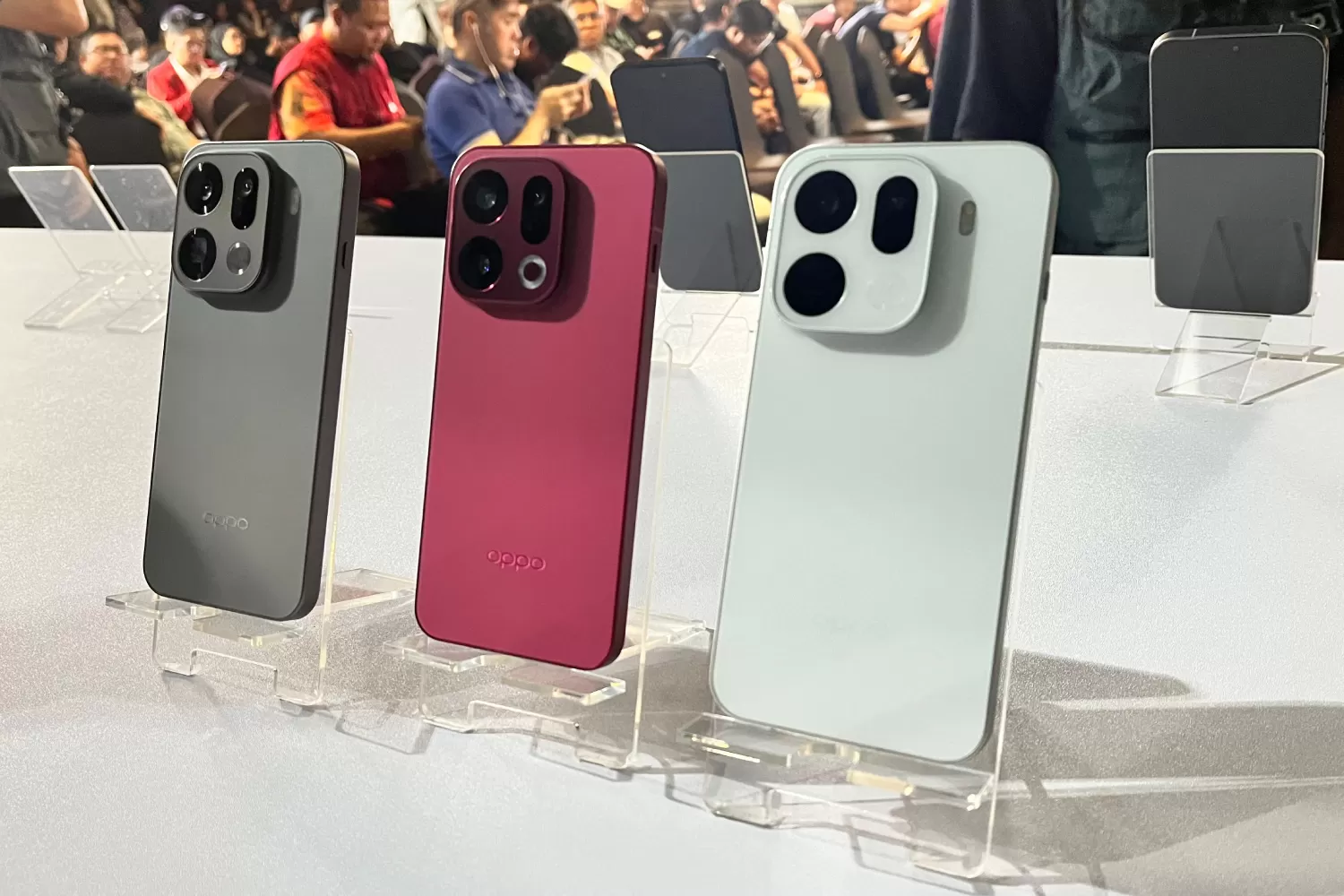 Oppo Find X9 - Revolusi Fotografi & Performa Flagship di Indonesia 2 Oppo Find X9 Indonesia dengan modul kamera persegi yang elegan