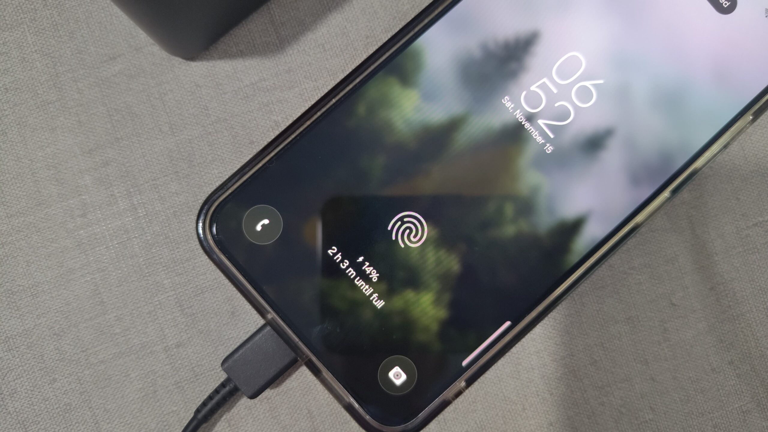 Pengujian Power bank UGREEN Nexode 12000mAh mengisi daya smartphone Samsung S24